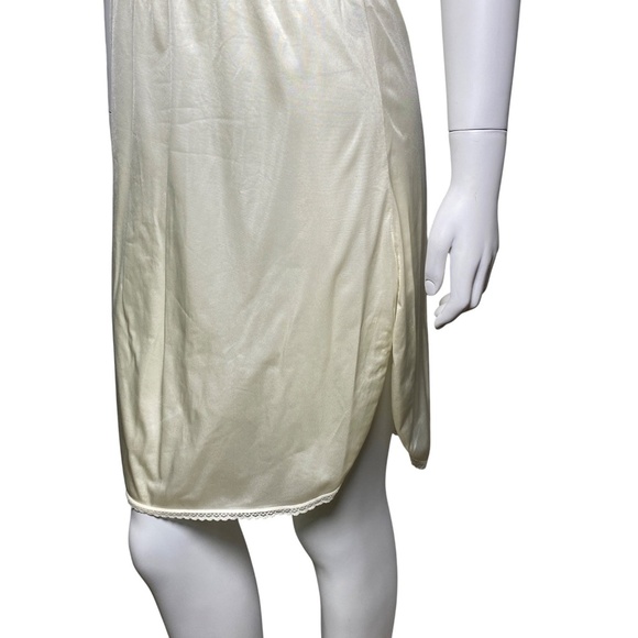 Vintage Vanity Fair Half Slip Womens Size S 100% Nylon Lace Trim Made in USA - Picture 2 of 5